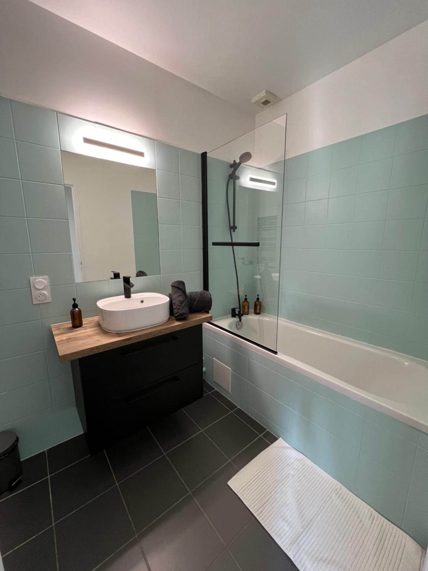 Apartment Hyper Centre A 80m Du Vieux Marche, T2 Calme Vue Sur Les Toits Rue Du Minage *